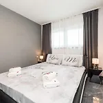 Holiday home Front In Srima