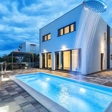 Holiday home Stunning In With Wifi *