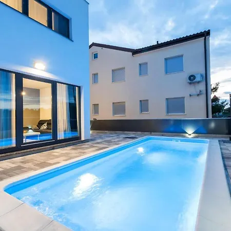 Stunning In With Wifi Holiday home